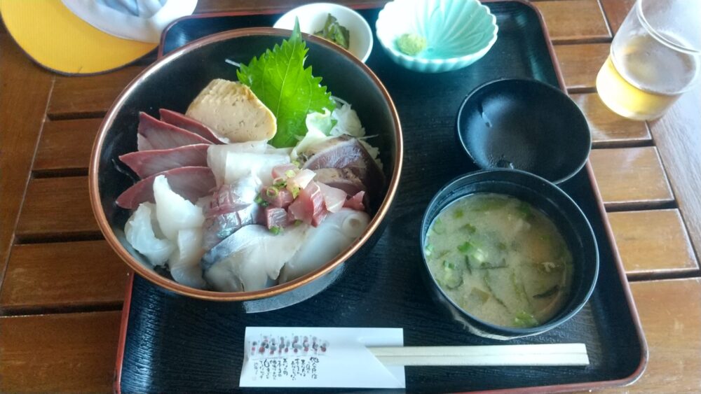 大野亀ロッジ　海鮮丼